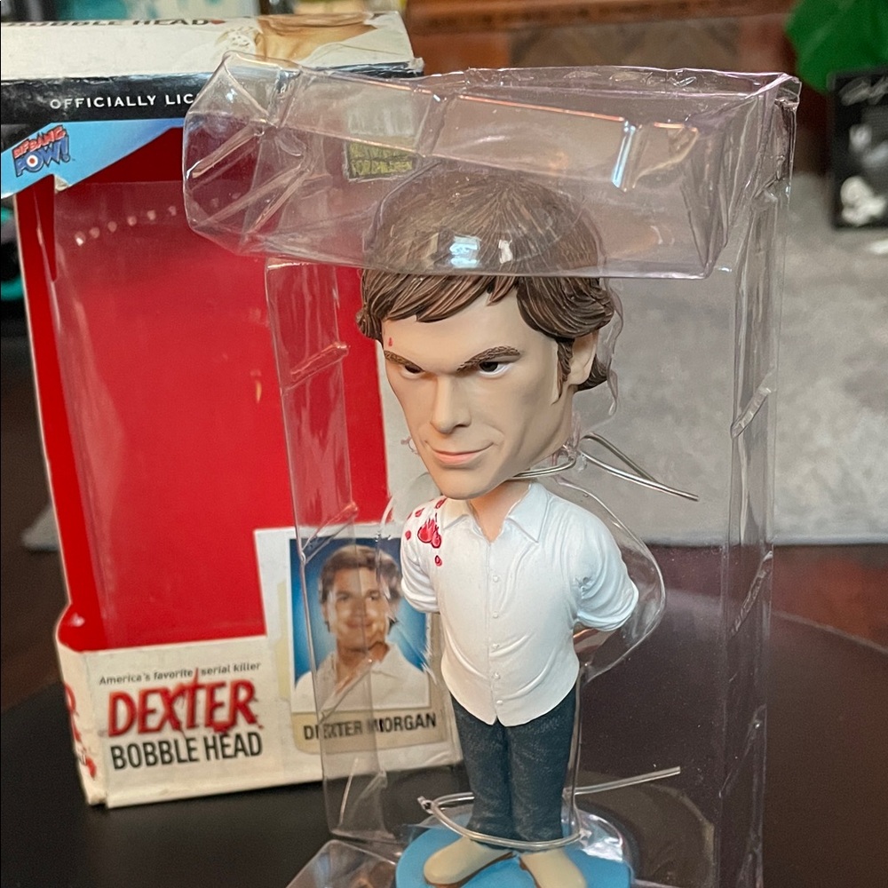 Showtime Collection Dexter Morgan Bobblehead - Red, Blue, White - Picture 2 of 15